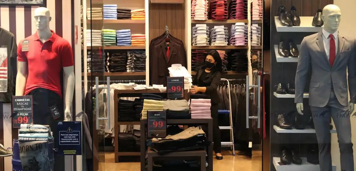 Comércio cresce 0,5% em outubro, diz IBGE