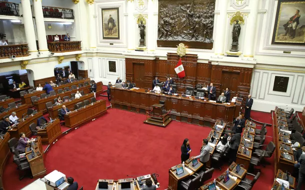 Legisladores se reúnem para votar uma nova data para a eleição presidencial, buscando acalmar os protestos após a deposição do ex-presidente peruano Pedro Castillo, em Lima, Peru, em 20 de dezembro de 2022