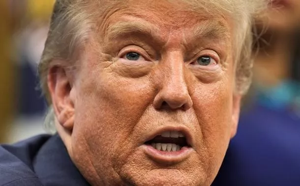 Jornal francês chama Trump de "mafioso internacional" por "interferência explícita" na política brasileira