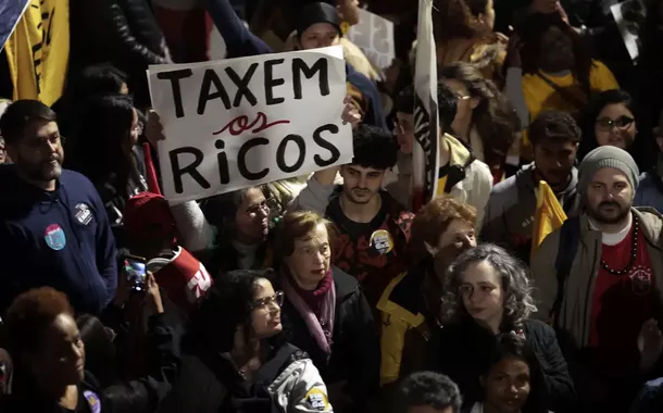 Protesto pela taxação dos super-ricos na Avenida Paulista - 10 de julho de 2025