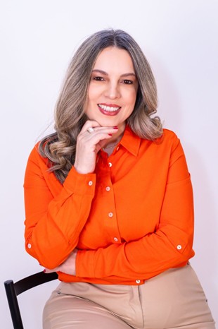 Gislene Martins Robles consolida trajetória de excelência no setor financeiro e reforça protagonismo feminino na educação econômica