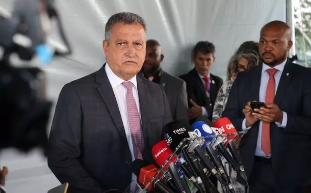 Rui Costa compara filhos de Bolsonaro a sequestradores e critica apoio a tarifas dos EUA