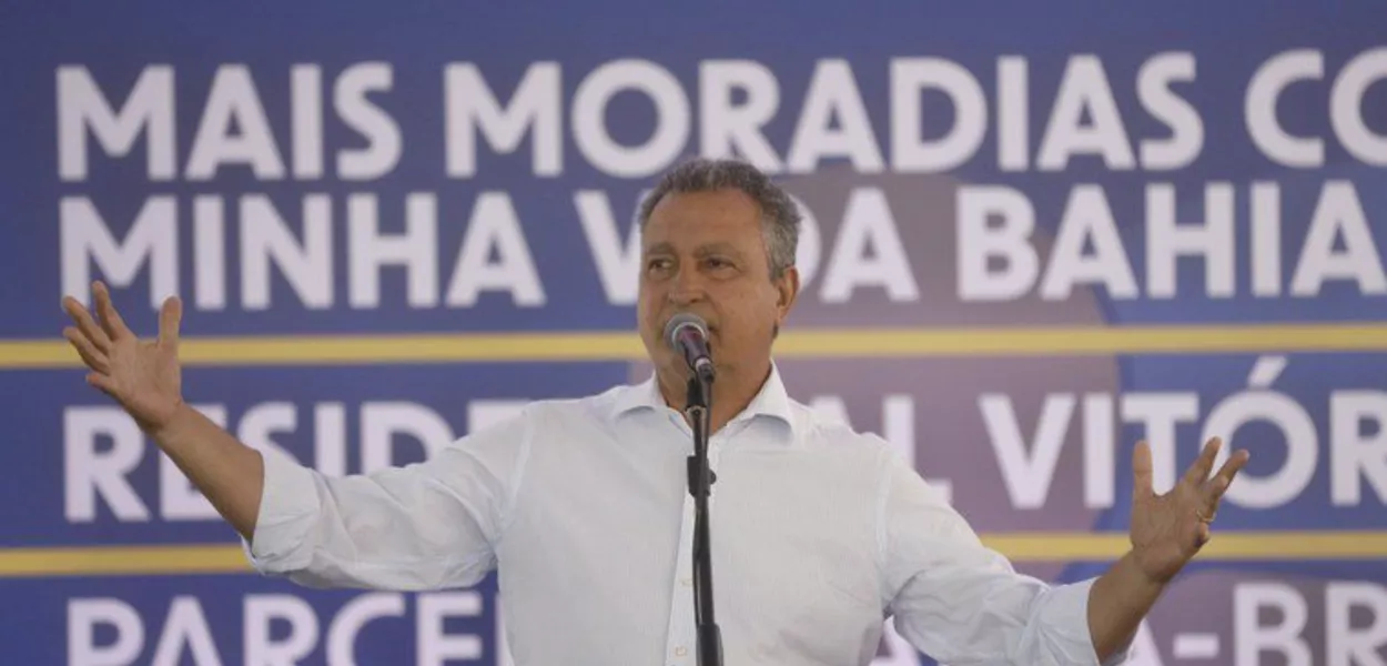 Rui Costa durante a entrega de casas populares