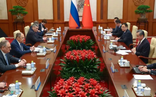 Chanceleres de Rússia e China se reúnem em Pequim
