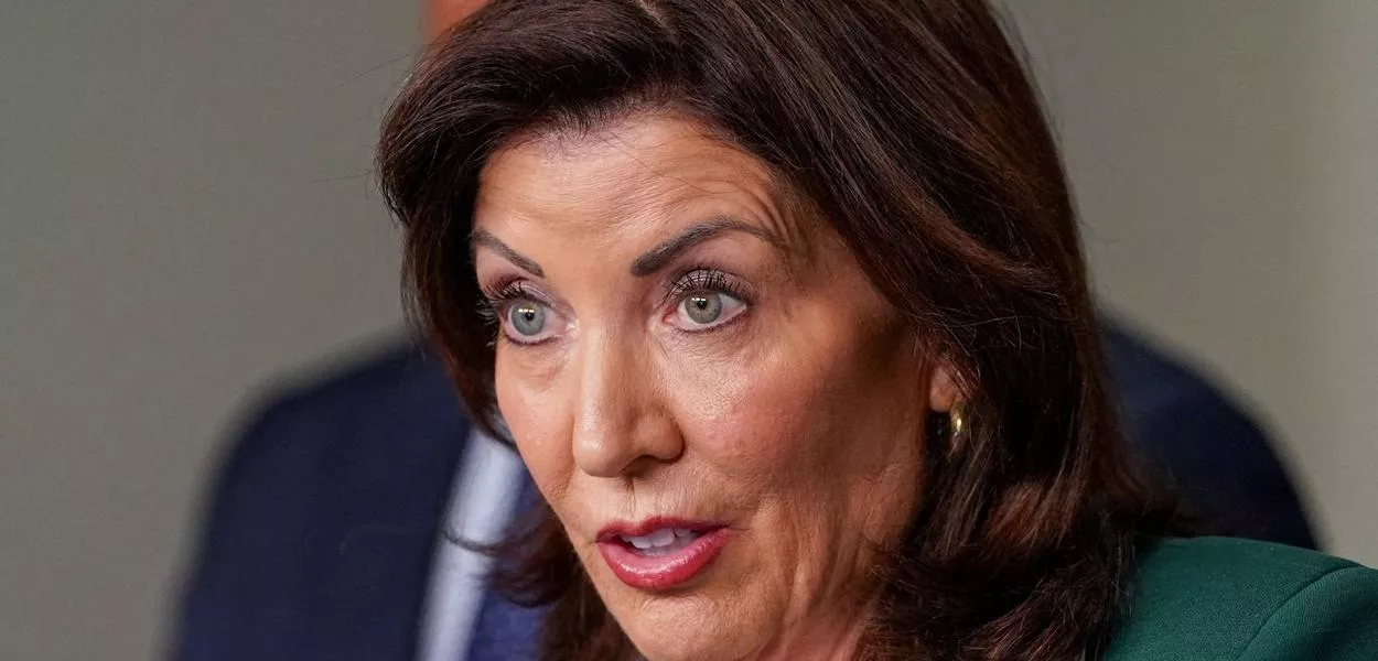 Governadora de Nova York Kathy Hochul 
 3/3/2025   