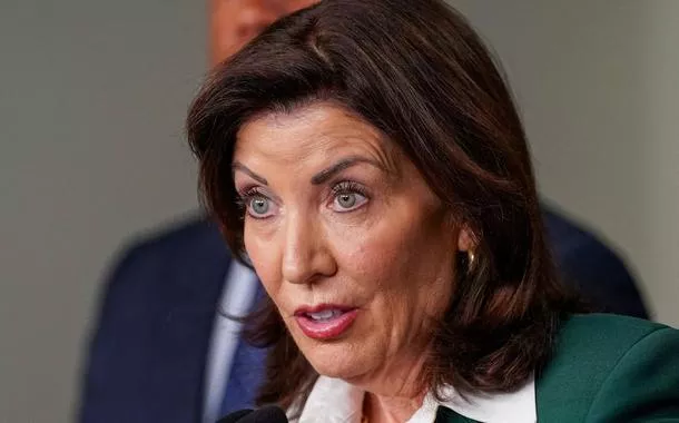Governadora de Nova York Kathy Hochul 
 3/3/2025   