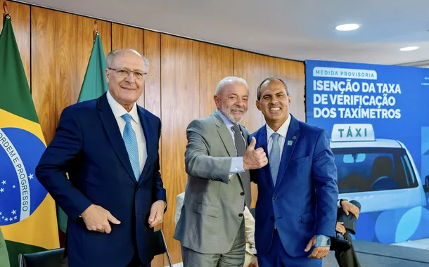 14.07.2025 - Assinatura de Medida Provisória que concede isenção da taxa de serviço metrológico para verificação de taxímetros - Palácio do Planalto, Brasília (DF)
