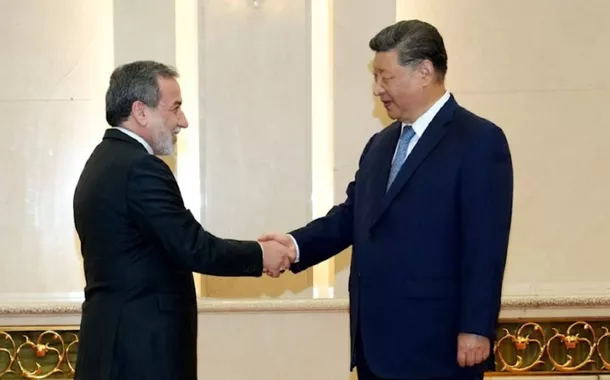 Xi recebe chanceer iraniano