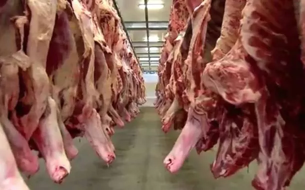 Exportações de carne brasileira aos EUA desabam após tarifaço de Trump