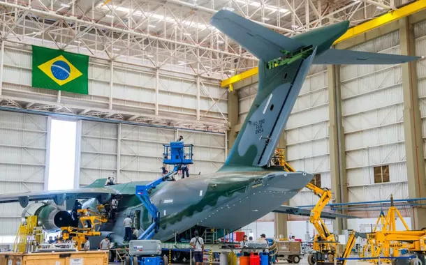 Linha de produção da Embraer