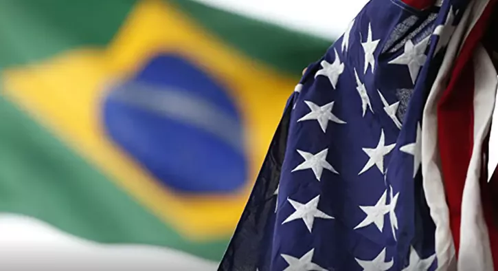 Bandeiras do Brasil e dos Estados Unidos
