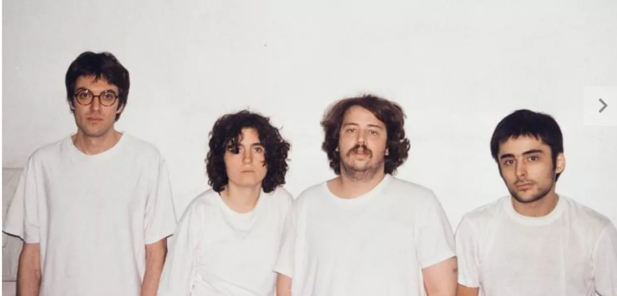 Membros da banda Sophia Chablau e Uma Enorme Perda de Tempo