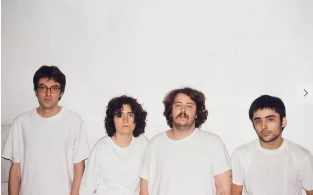 Membros da banda Sophia Chablau e Uma Enorme Perda de Tempo