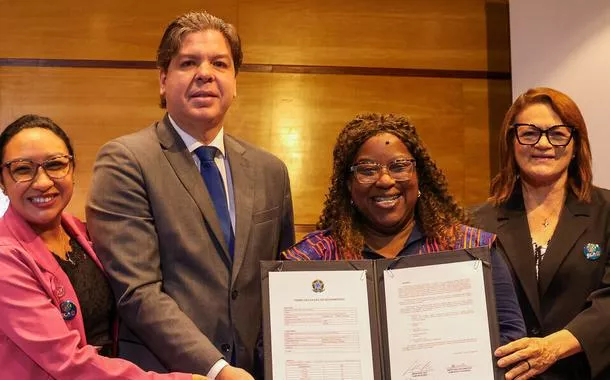 Ao centro, Frederico de Siqueira Filho e Macaé Evaristo
