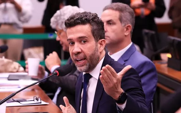 André Janones: "bolsonarismo é uma mistura de burrice com covardia"