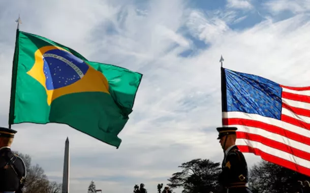 Trump "dobra a aposta" e "atira para todos os lados" em guerra comercial contra o Brasil, avalia governo Lula
