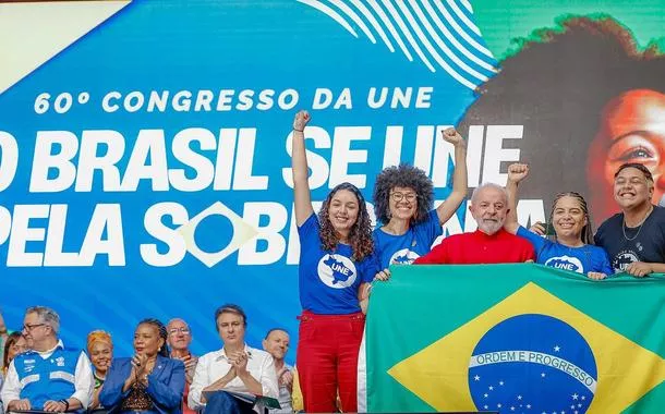 Lula detona Jair Bolsonaro e dispara contra Trump: "aqui quem manda são os brasileiros"