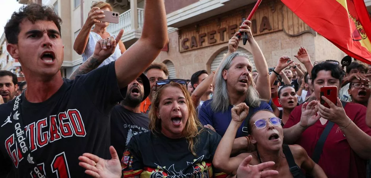 Manifestação contra imigrantes em Torre Pacheco, na Espanha