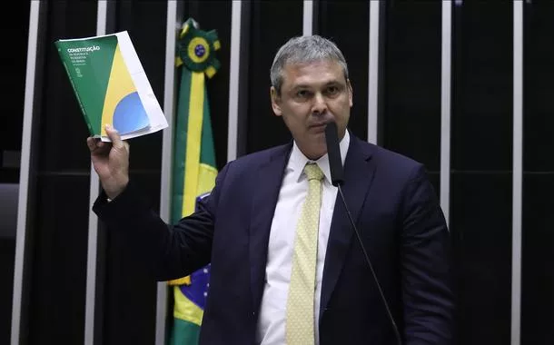 PT reage às sanções de Trump e exige "reciprocidade" do governo: "Brasil não se curvará"