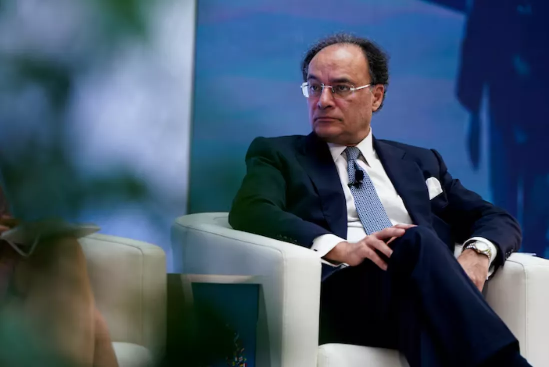 O Ministro das Finanças do Paquistão, Muhammad Aurangzeb, participa de um painel intitulado “Navegando em um Mundo Incerto” durante as Reuniões Anuais de Primavera de 2025 do FMI/Banco Mundial em Washington, DC, EUA, em 25 de abril de 2025