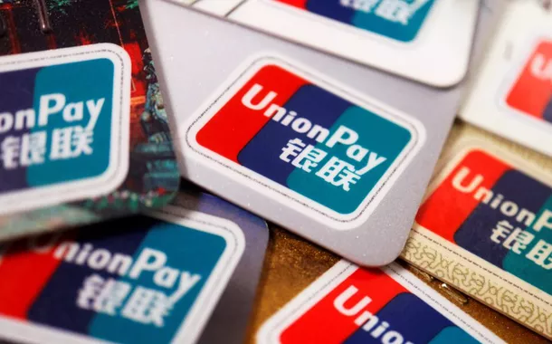 Os cartões UnionPay são vistos em exposição nesta foto ilustrativa tirada em 7 de março de 2022