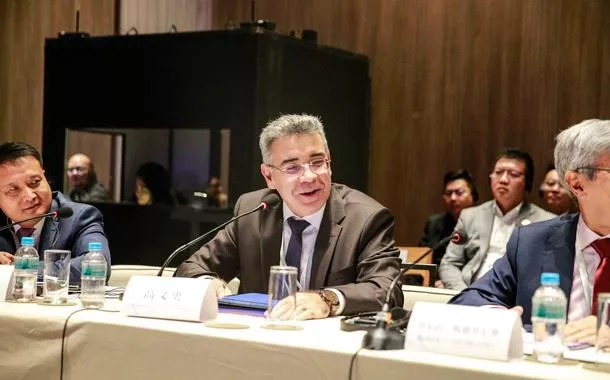 Evandro Menezes de Carvalho usa contos chineses para criticar o medo como arma política no Sul Global