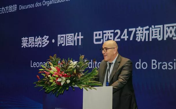 Leonardo Attuch defende papel estratégico de Brasil e China pela paz mundial em fórum internacional