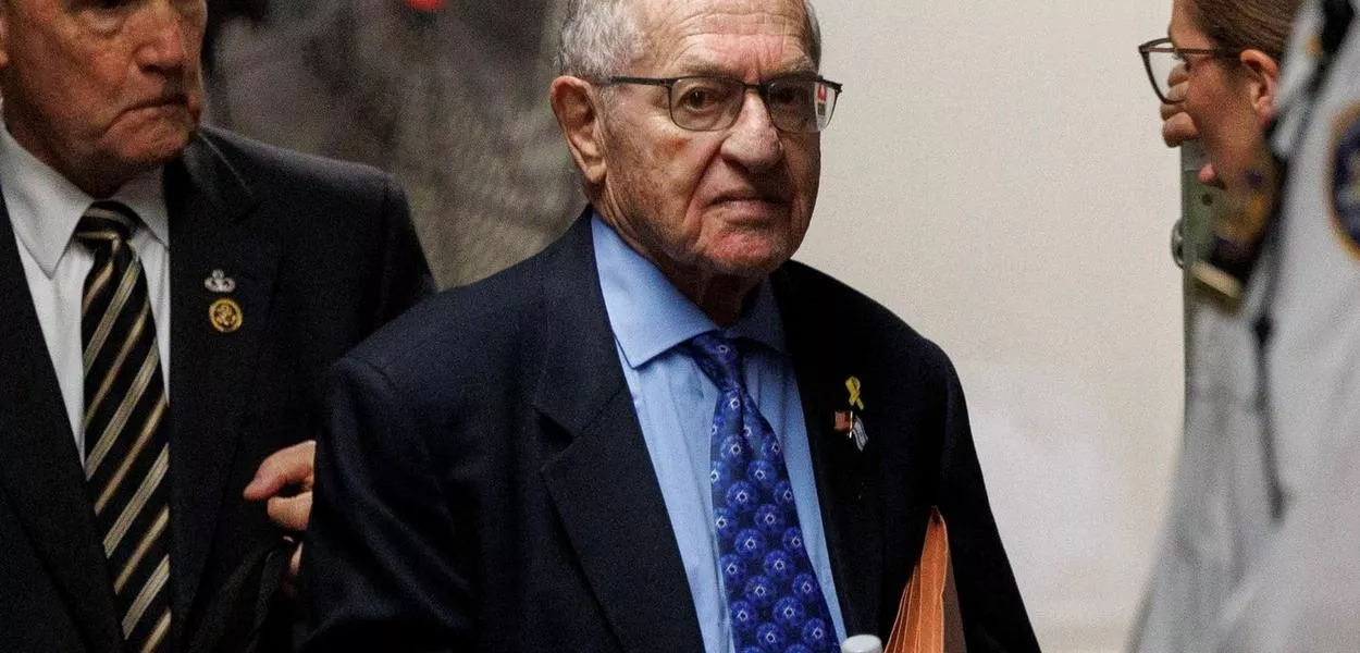 Advogado Alan Dershowitz em tribunal em Nova York
20/05/2024