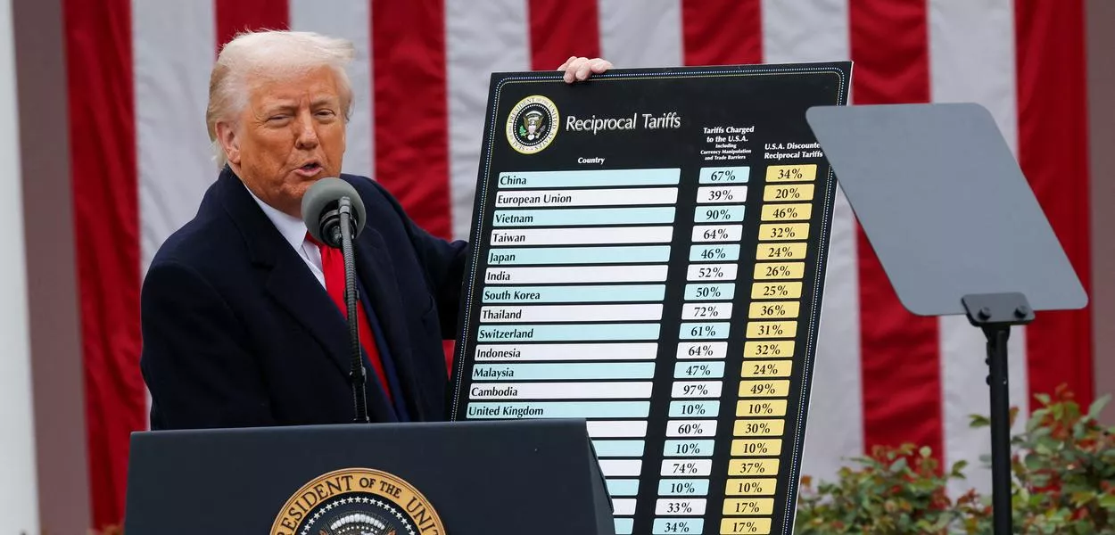 Presidente dos EUA, Donald Trump, dá detalhes sobre tarifas no Rose Garden da Casa Branca em Washington, D.C.
