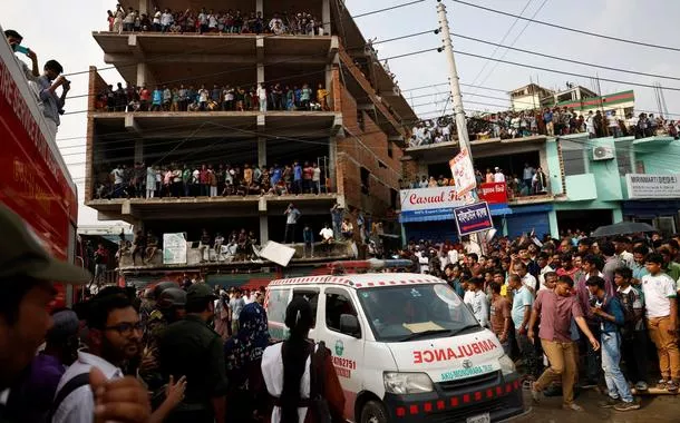 Acidente com avião da Força Aérea de Bangladesh em escola deixa ao menos 19 mortos