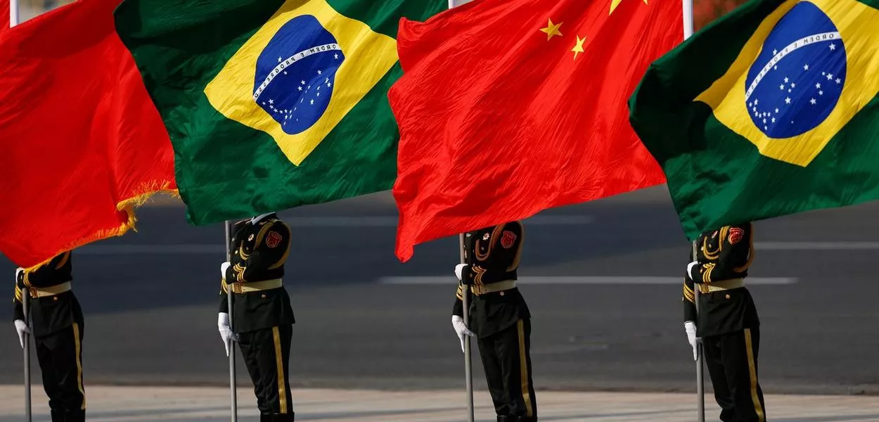 Bandeiras do Brasil e da China por ocasião de visita do presidente Lula a Pequim
13/05/2025
