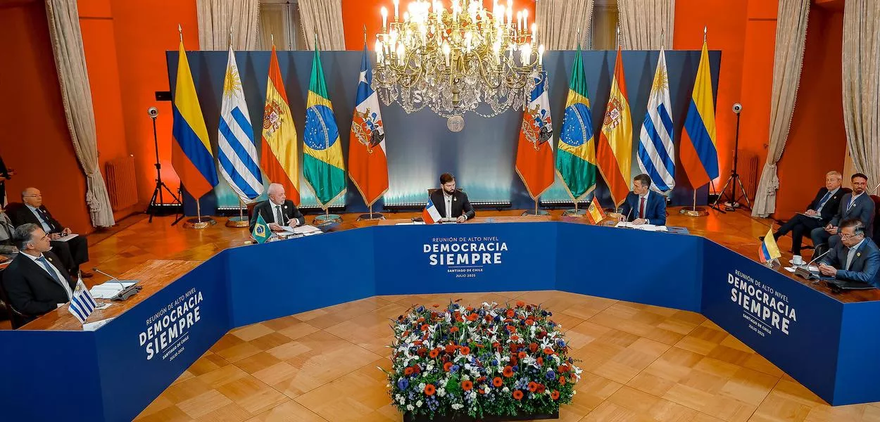 Lula durante cúpula sobre democracia no Chile