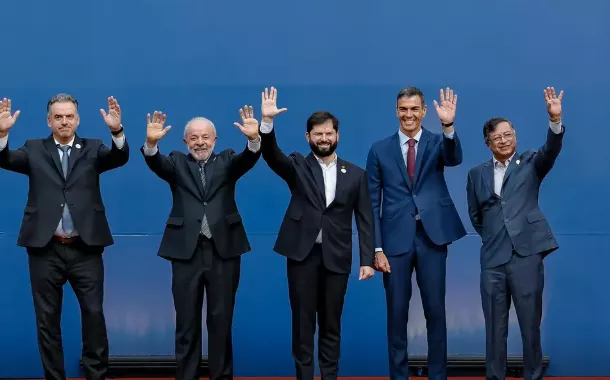 Lula e outros líderes convocam instituições em defesa da democracia