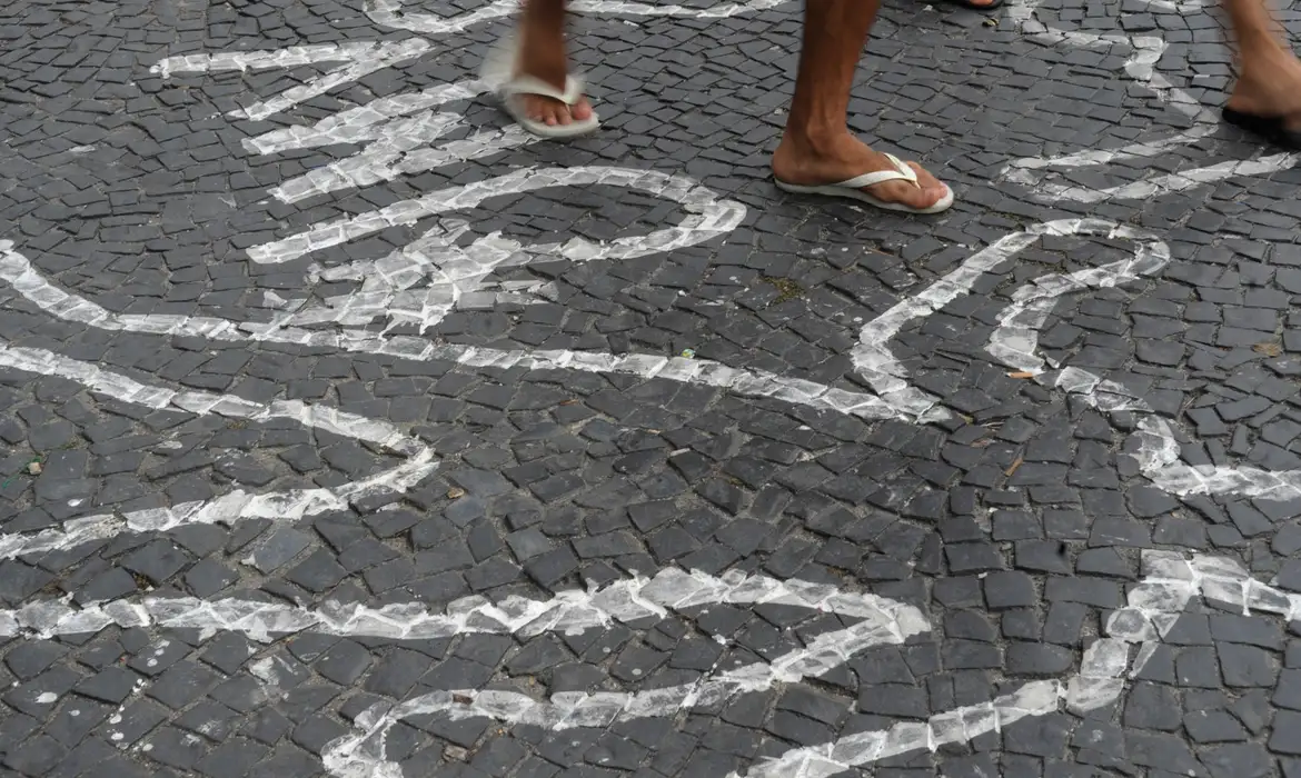 Mortes violentas no Brasil caem ao menor nível da série histórica, mostra Anuário
