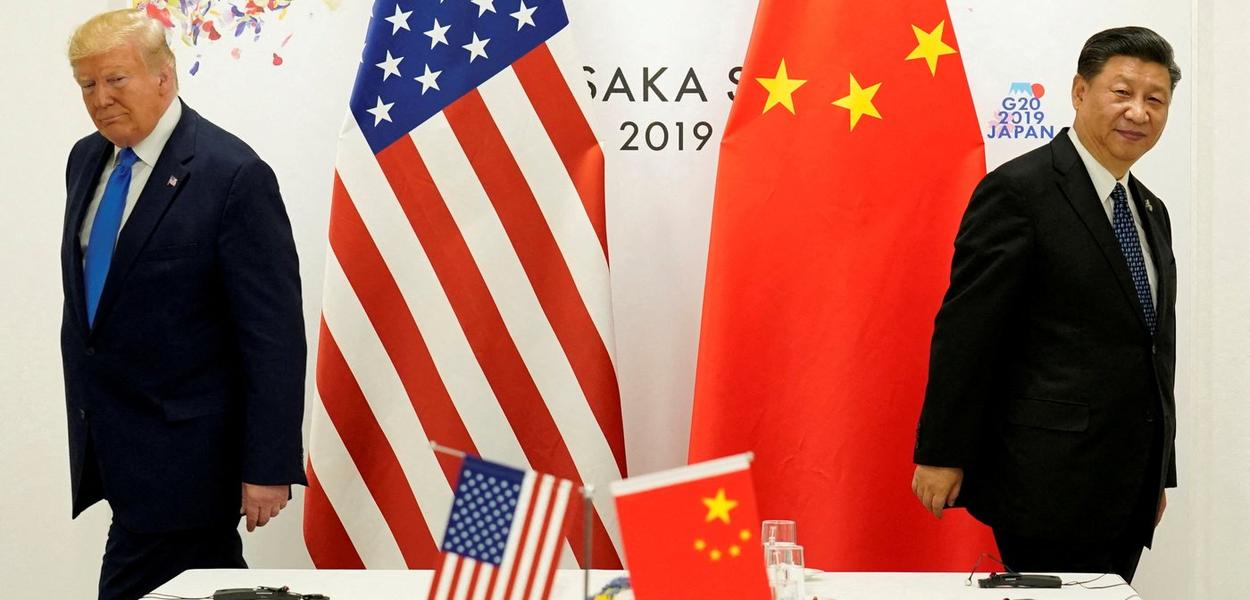 Presidentes dos EUA, Donald Trump, e da China, Xi Jinping, em encontro durante reunião do G20 em 2019, em Osaka, no Japão
29/06/2019  (Foto: REUTERS/Kevin Lamarque)