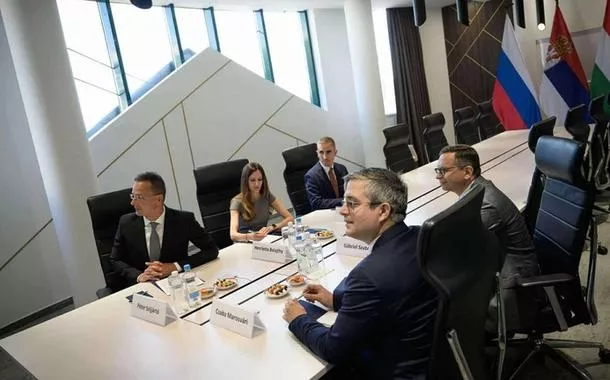 Hungria confirma avanço de oleoduto com a Sérvia para transporte de petróleo russo