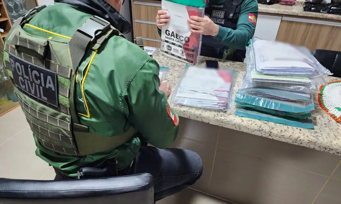 Operação Entre Lobos, deflagrada em conjunto pelo Grupo de Atuação Especial de Combate às Organizações Criminosas (Gaeco) de cinco estados