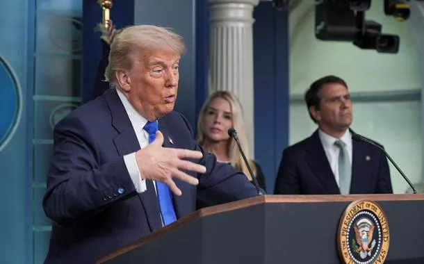 Casa Branca diz que reportagem sobre nome de Trump nos arquivos de Epstein é "fake news"