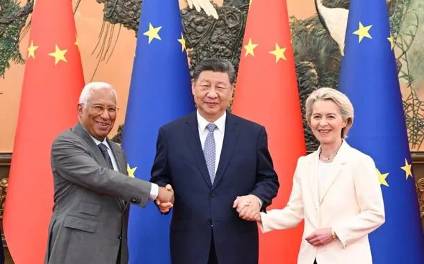 O prrsidente chinês recebe os líderes da União Europeia Antonio Costa e Ursula von der Leyen