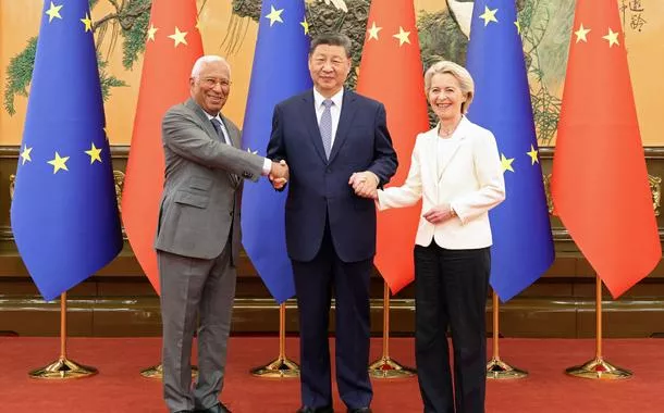 Laços entre UE e China estão em "ponto de inflexão", diz von der Leyen após cúpula em Pequim