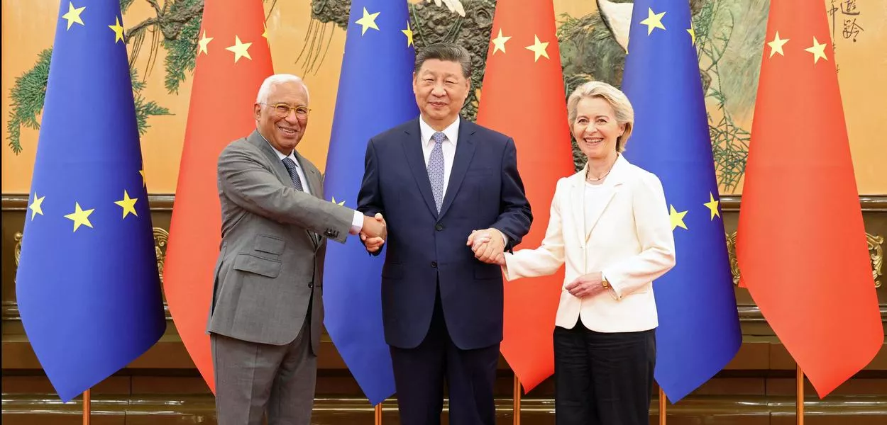Presidente da China, Xi Jinping, em encontro com presidente do Conselho Europeu, António Costa, e presidente da Comissão Europeia, Ursula von der Leyen, em Pequim