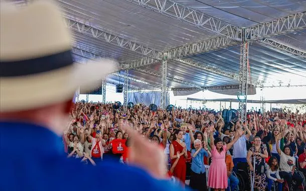 Lula: 'Se abaixar a cabeça, eles colocam uma cangalha e a gente não levanta mais'