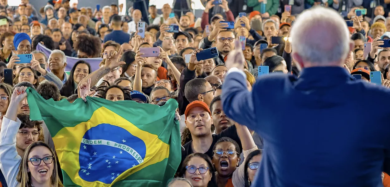 Presidente Luiz Inácio Lula da Silva durante cerimônia de anúncio dos projetos habilitados pelo Novo PAC Seleções 2025 - Urbanização de Favelas, no âmbito do Programa Periferia Viva - Jardim Rochdale, Osasco - SP - 25/07/2025