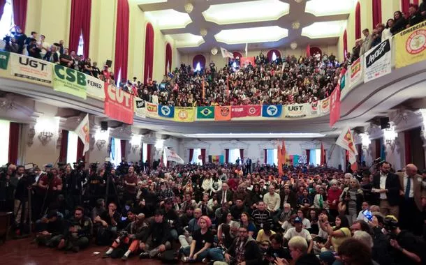 São Paulo (SP), 25/07/2025 - Pessoas participam de ato pela Soberania do Brasil, na Faculdade de Direito da USP