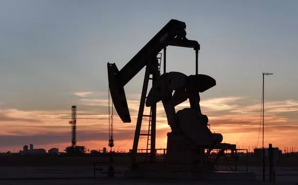 Petróleo cai e atinge menor valor em 3 semanas com preocupações econômicas dos EUA e da China