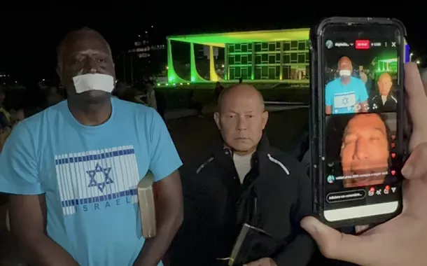 Bolsonaristas em ato contra o STF na Praça dos Três Poderes