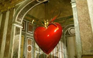 Obra de arte de Jeff Koons no Palácio de Versalhes