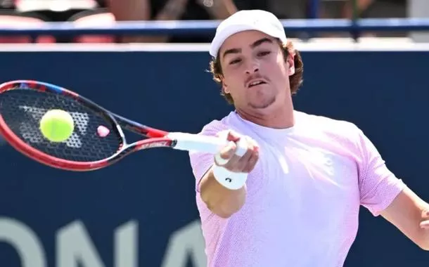 Espanhol abandona e João Fonseca avança para a terceira rodada em Cincinnati