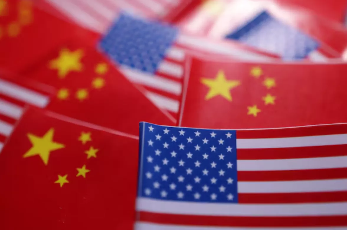 Bandeiras dos EUA e da China 