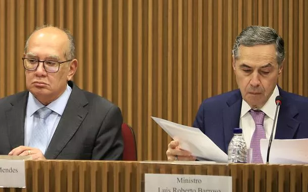 Eduardo Bolsonaro "dobra a aposta" contra o STF e "gesto" a Barroso e Gilmar Mendes é visto como chantagem